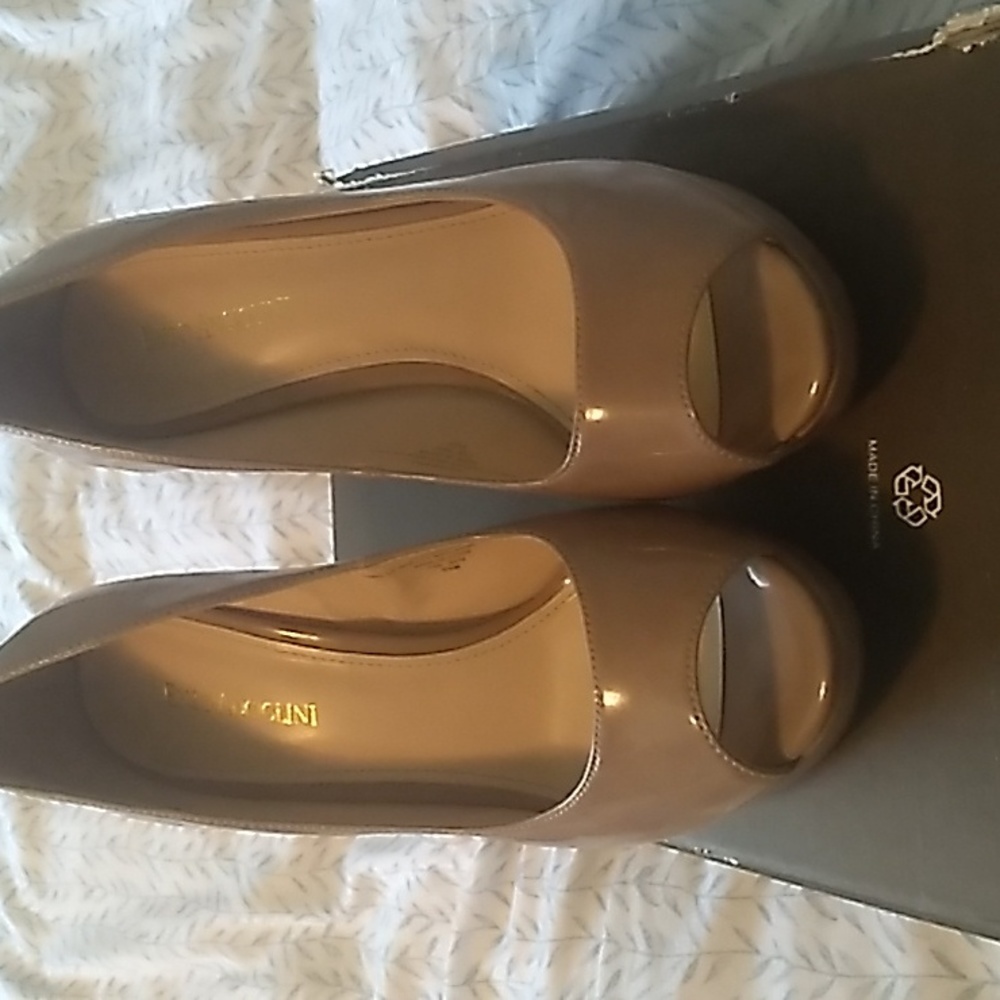 Enzo Angiolini taupe heels